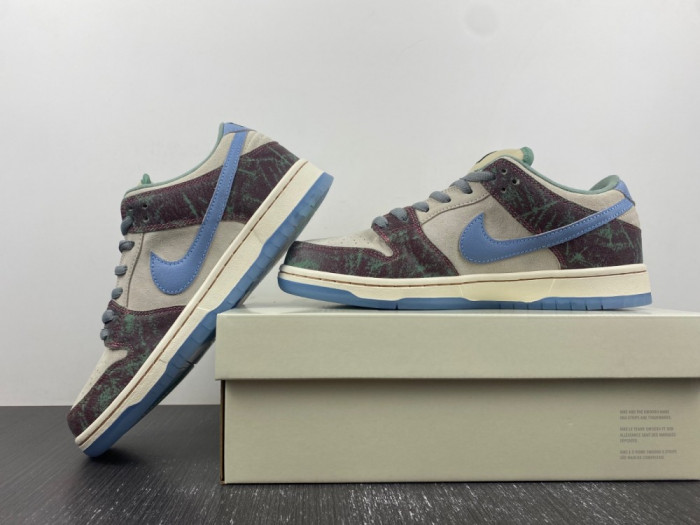 crenshaw skate club x nike sb dunk low fn4193-100